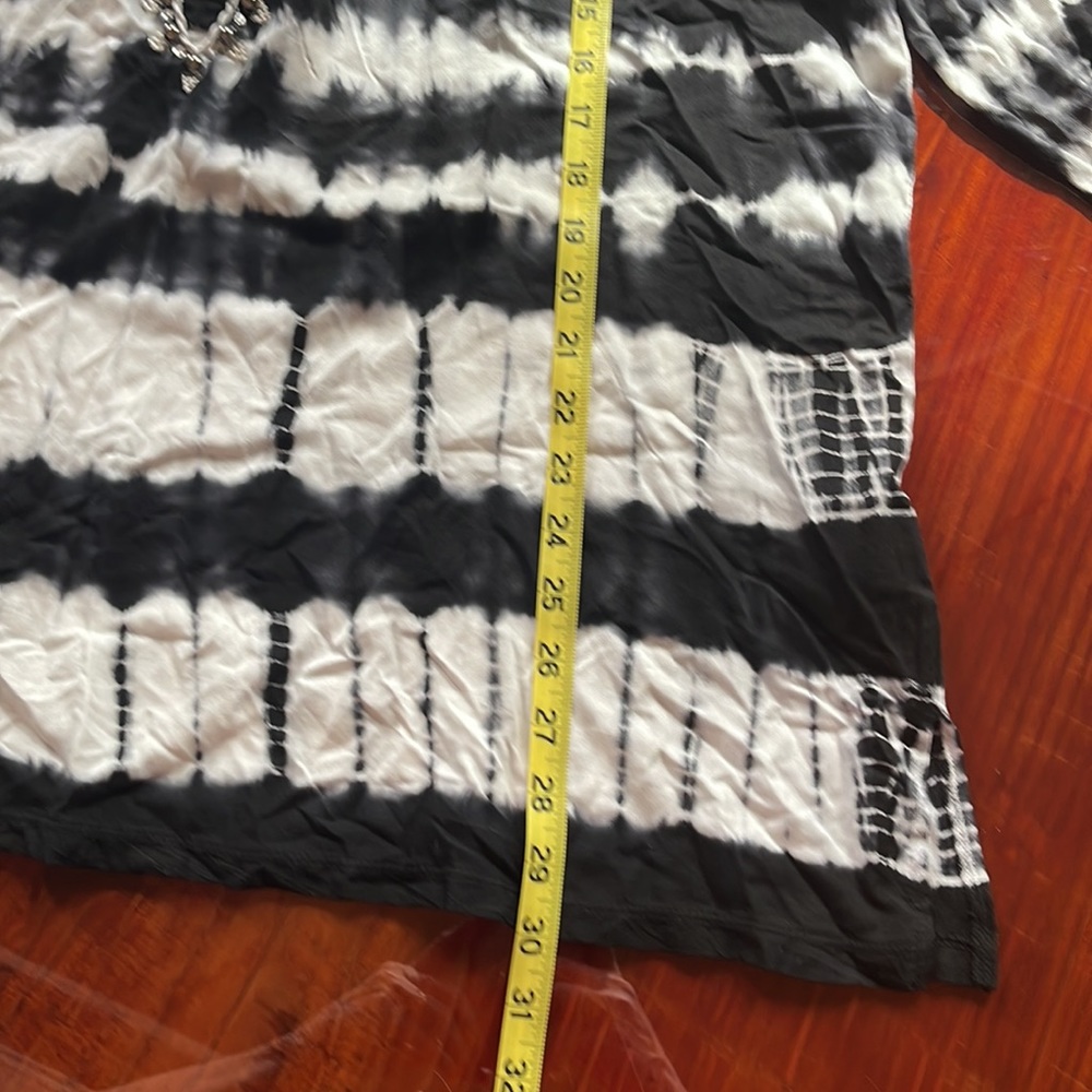 XXL Bandolino Black and white beaded top. - Picture 12 of 13